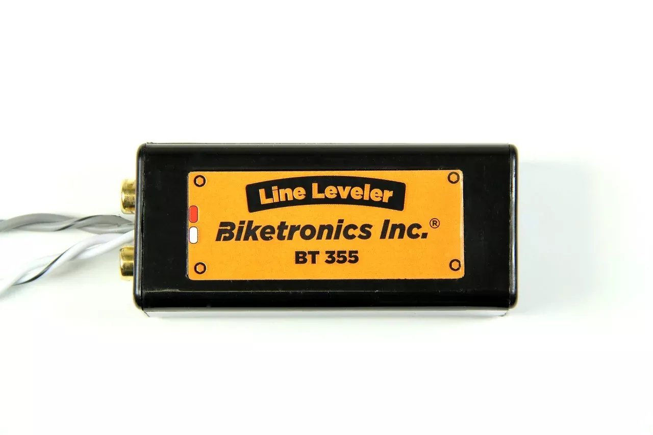 Biketronics BT355 HD Radio Line-Leveler Pre Amp Front for Harley FLH/T 14-Up
