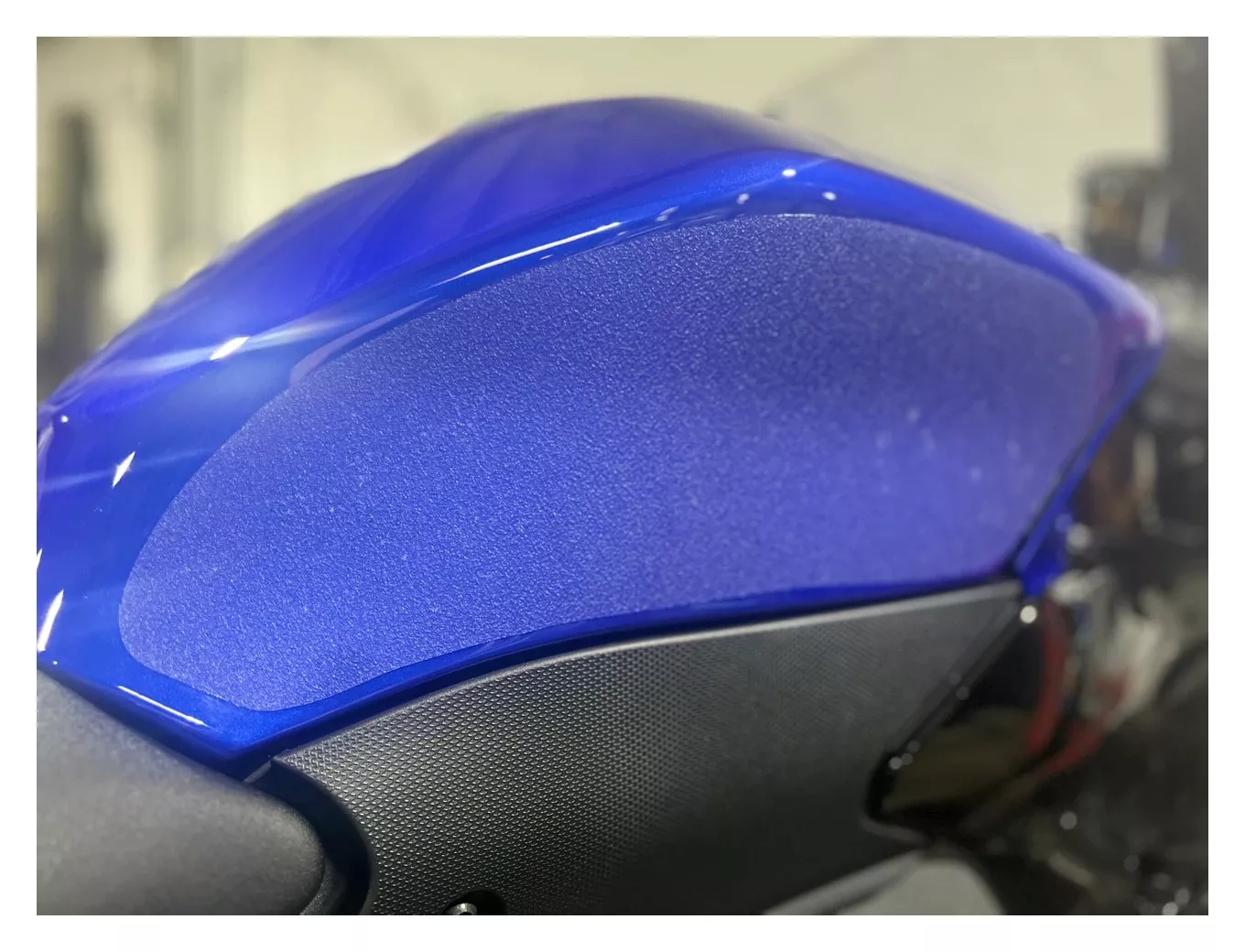 Graves Motorsports Tank Grip Yamaha R9 2025-2026