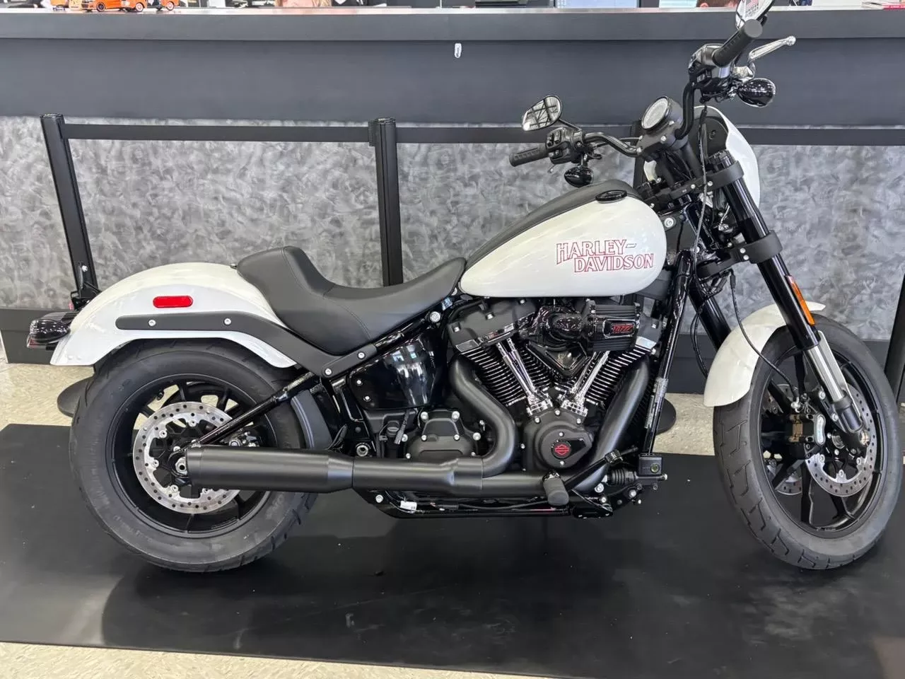 Khrome Werks Mid Length 2-into-1 Exhaust System for Harley Davidson Street Bob, Lowrider, Fat Bob, Slim, Standard '18-26 (Select Finish)