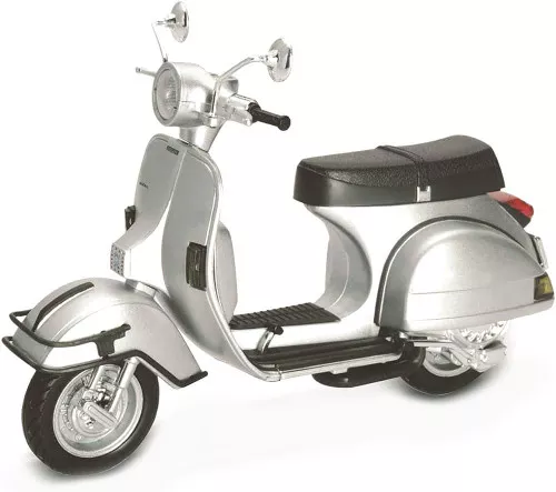 NewRay 1:12 Scale Toy 1978 Vespa P200E Scooter