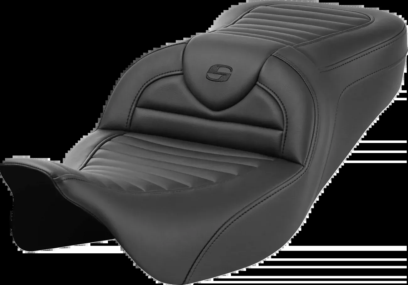 SADDLEMEN Roadsofa™ Seat without Backrest for FL ’08-’23 – Tuck-n-Roll Design with GelCore and Carbon Fiber Look