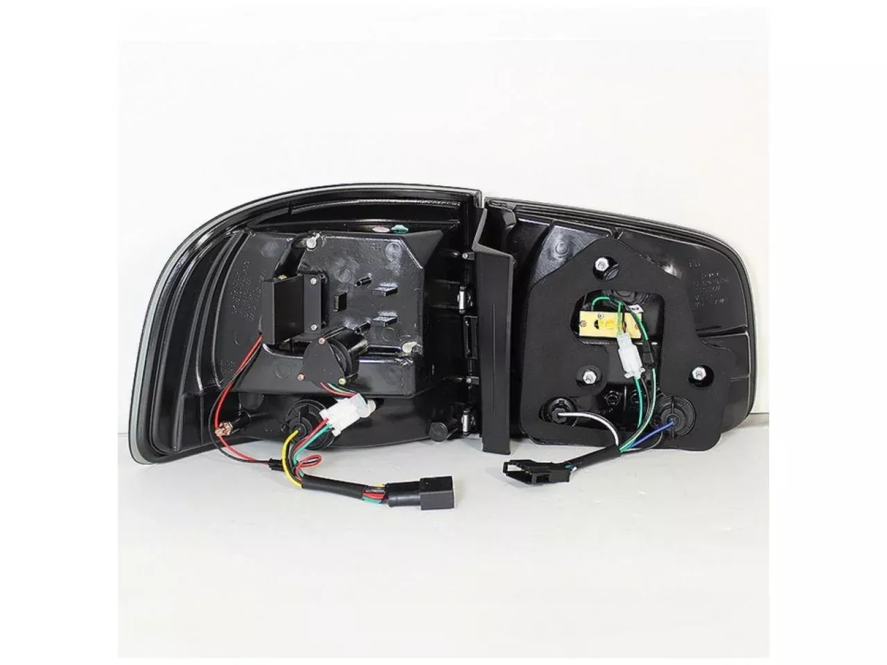 Spyder Volkswagen Touareg 03-07 LED Tail Lights – Black